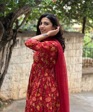 Kanmani red floral mul cotton kurta set