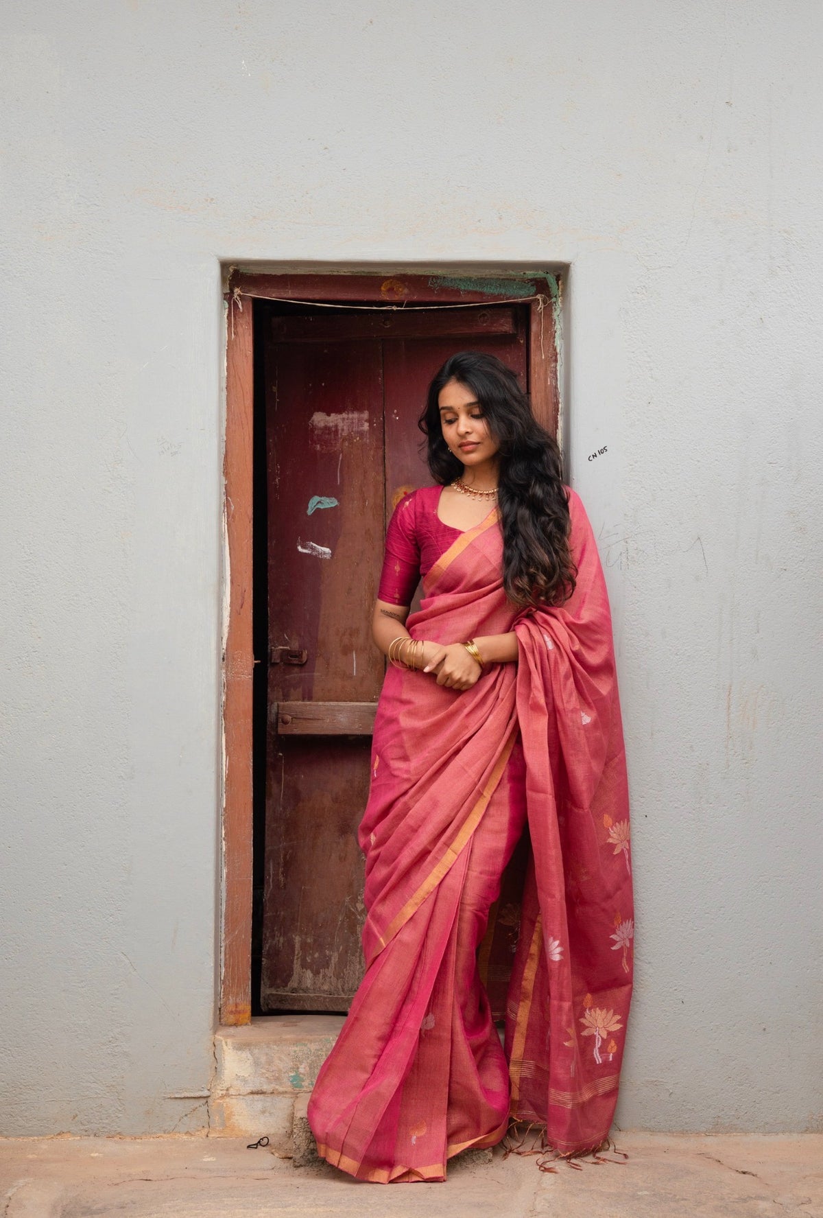 Kannagi-Linen tissue saree-Lotus