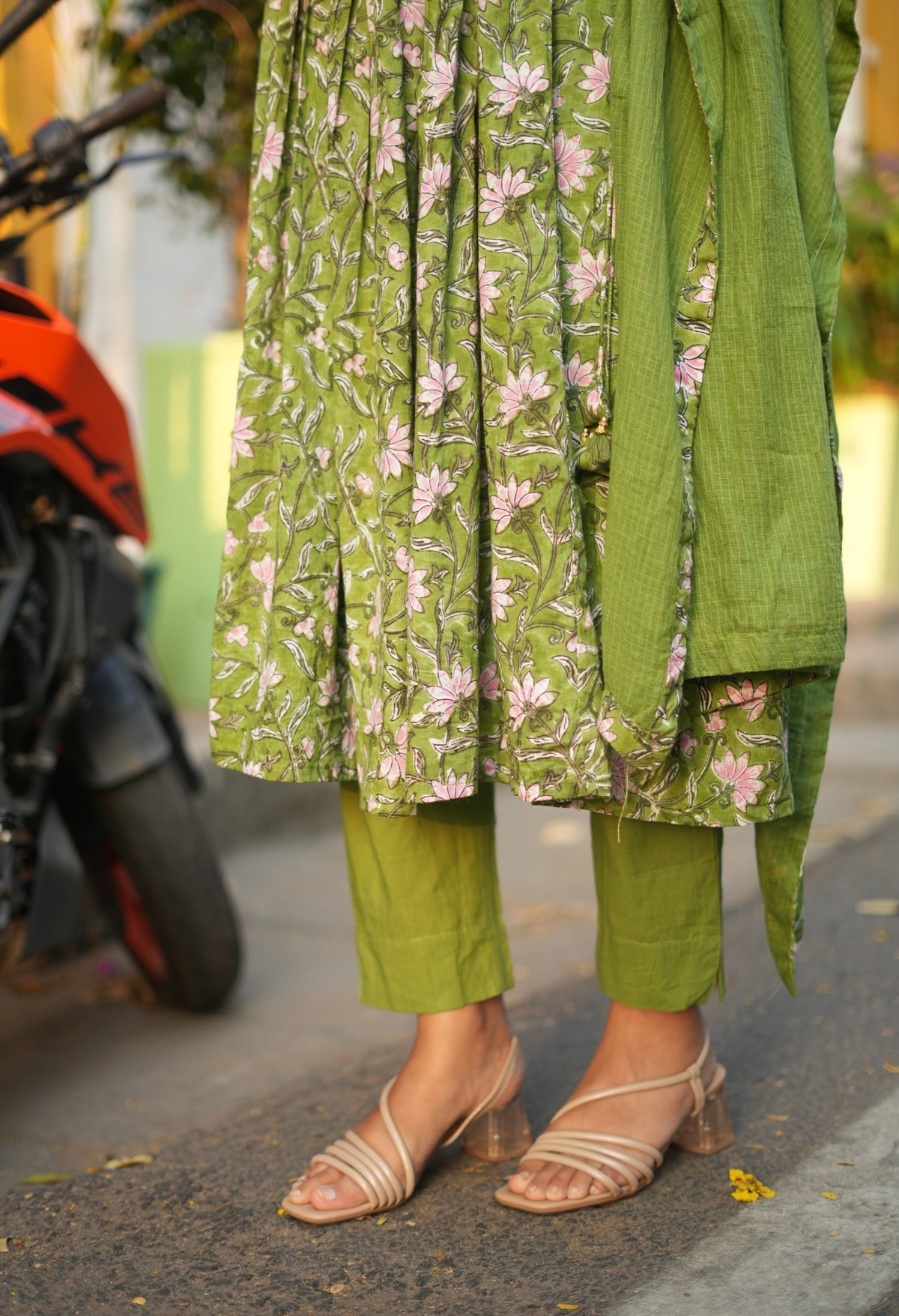 Yasmin – Handblock Print Mul Cotton Alia-Cut Suit Set