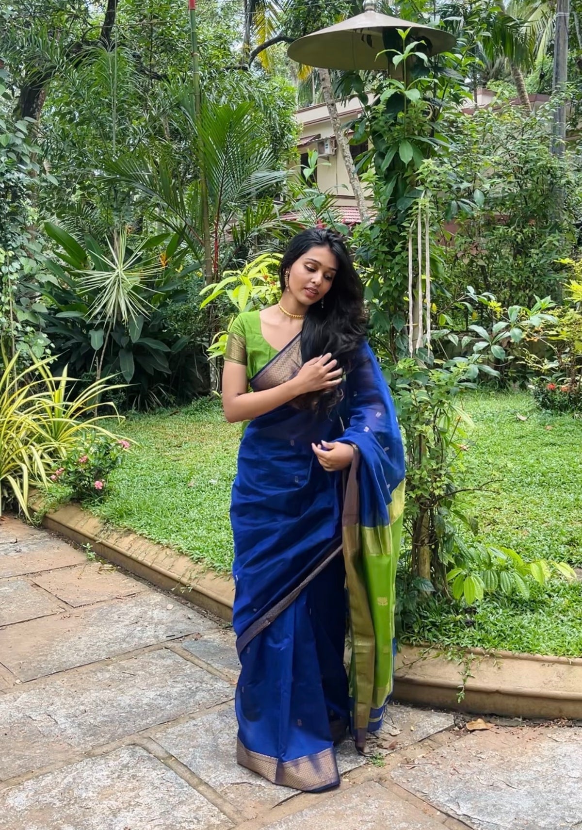 Sundari – Blue & Green Two-Tone Maheshwari Silk Saree