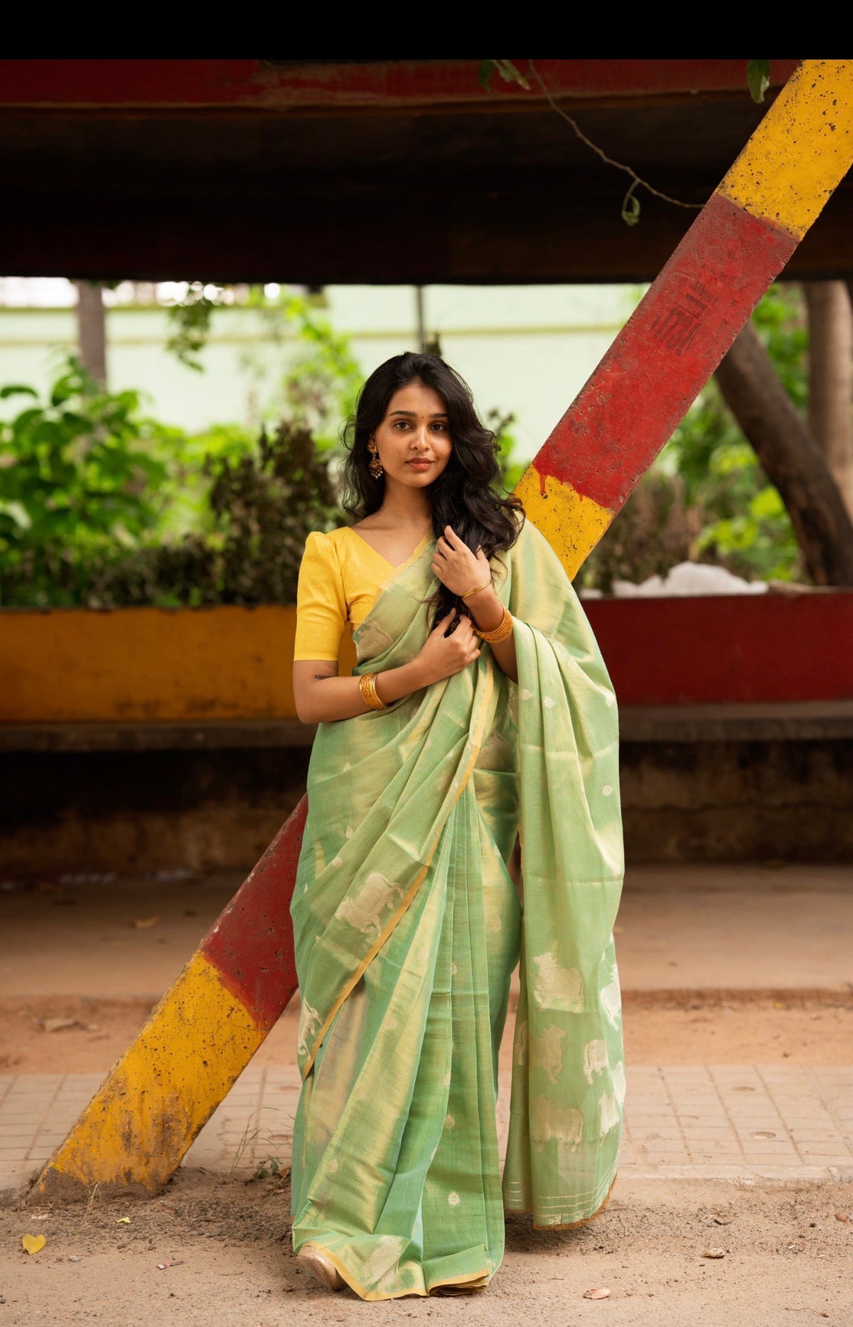 Kannagi-linen tissue saree(pichwai)
