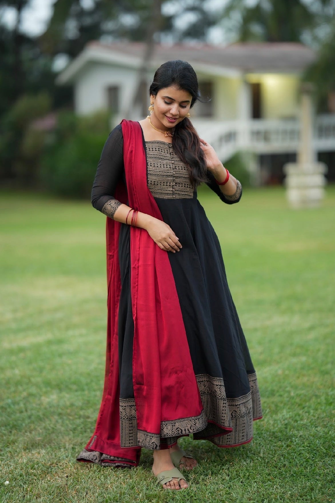 Mirna – Black Narayanpet Anarkali with Red Dupatta