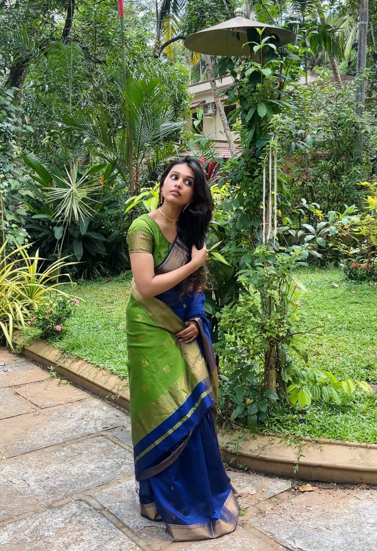 Sundari – Blue & Green Two-Tone Maheshwari Silk Saree