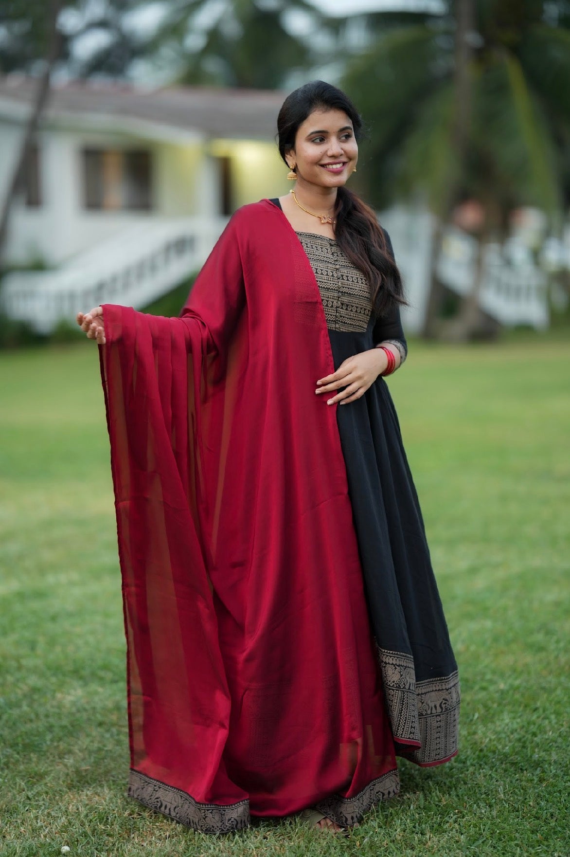 Mirna – Black Narayanpet Anarkali with Red Dupatta
