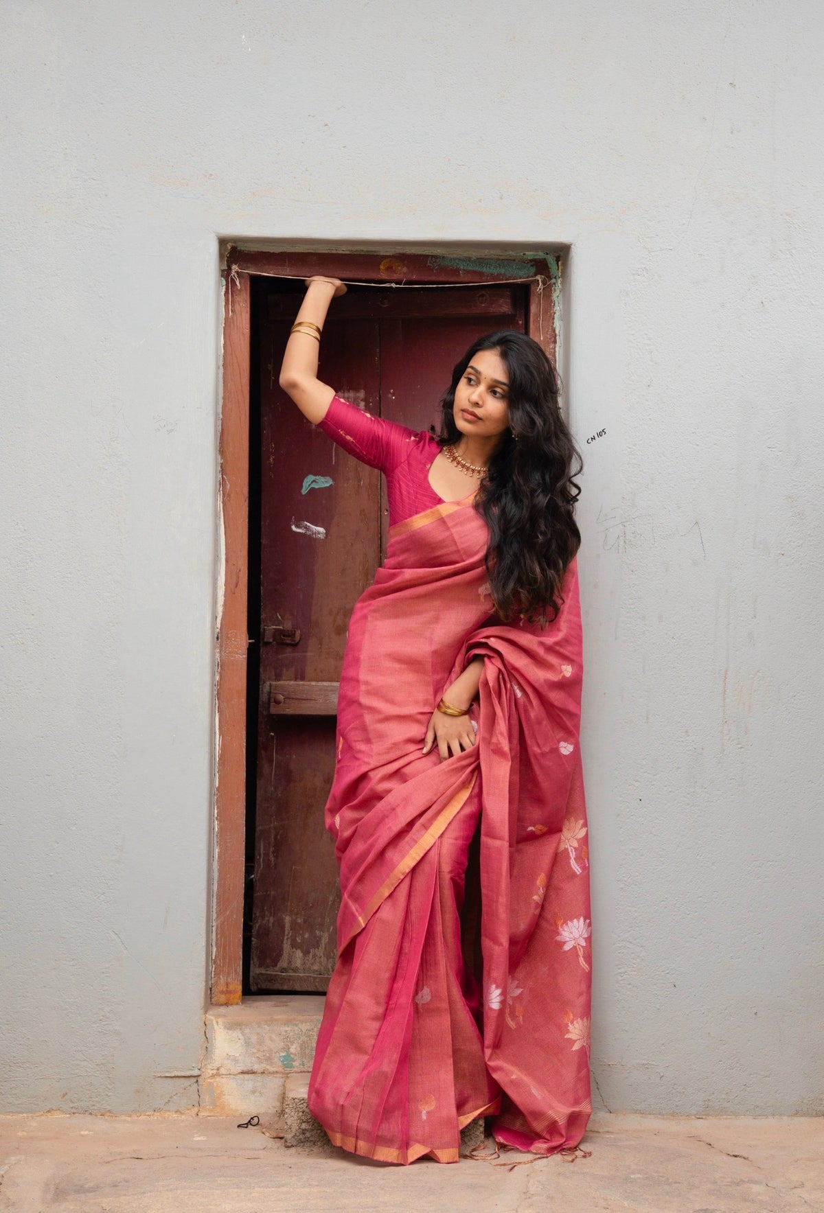 Kannagi-Linen tissue saree-Lotus