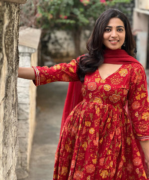 Kanmani floral kurta with handwork detailing