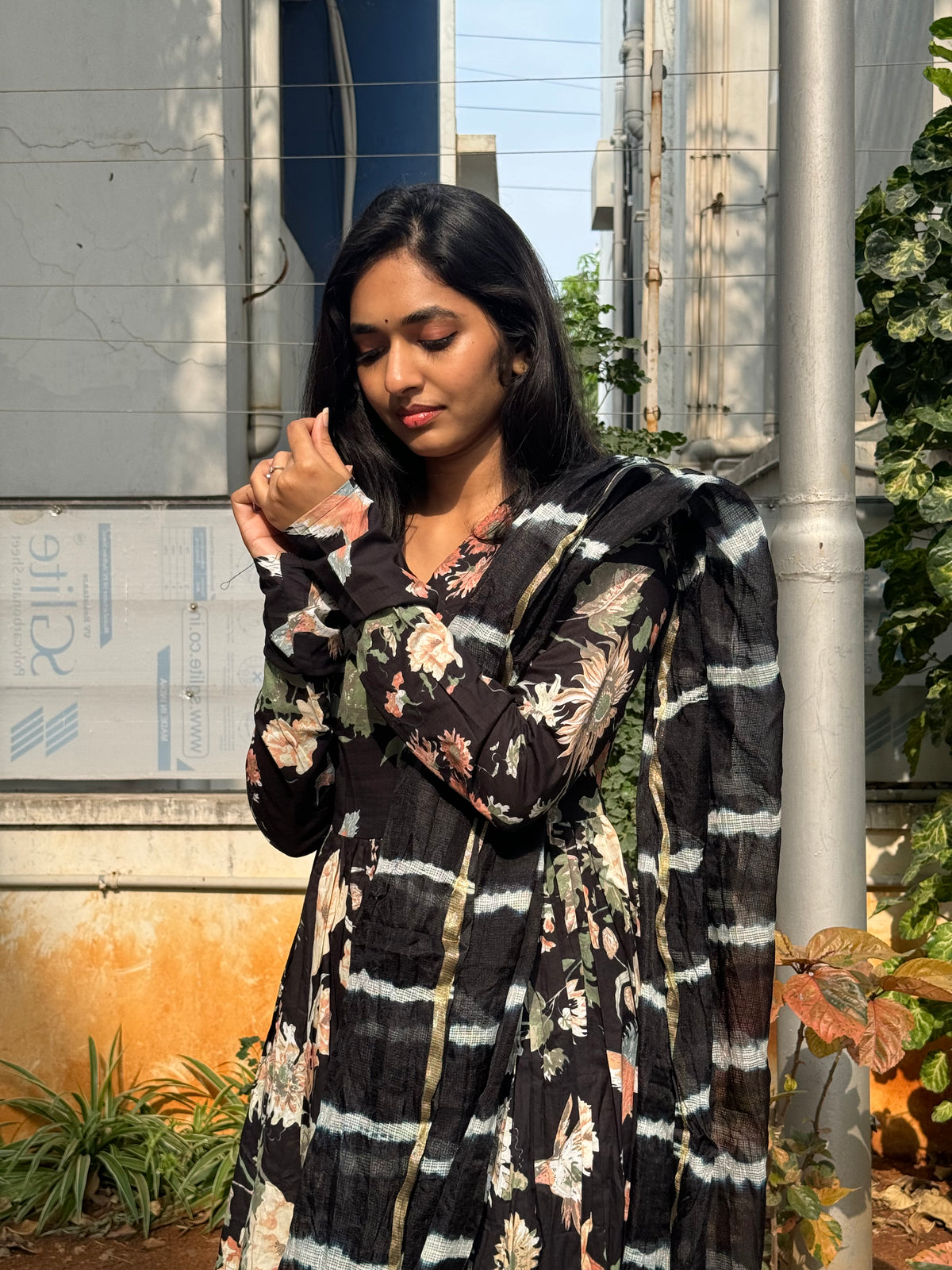 Kayalvizhi – Black Floral Alia-Cut Suit with Kota Dupatta