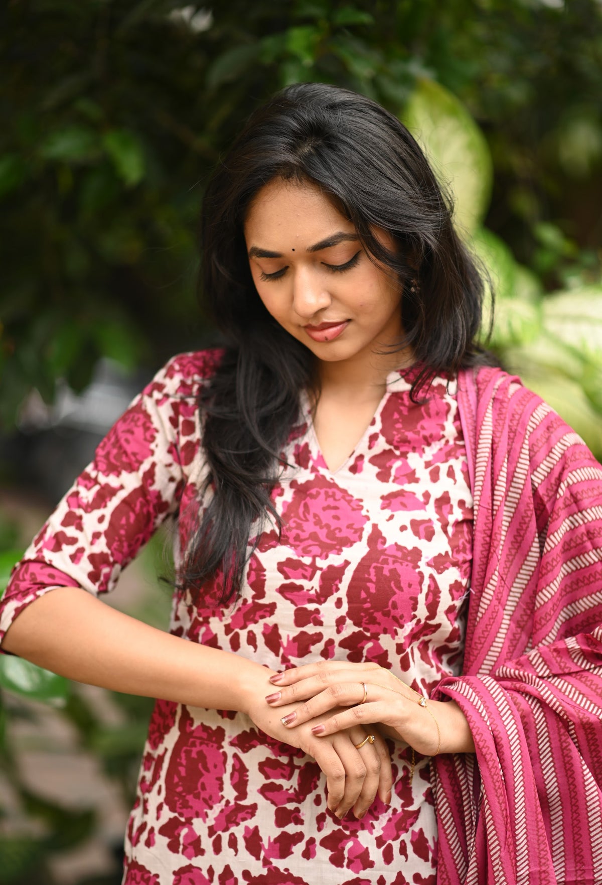 Kanaga – Rani Pink Organic Cotton Straight Suit Set