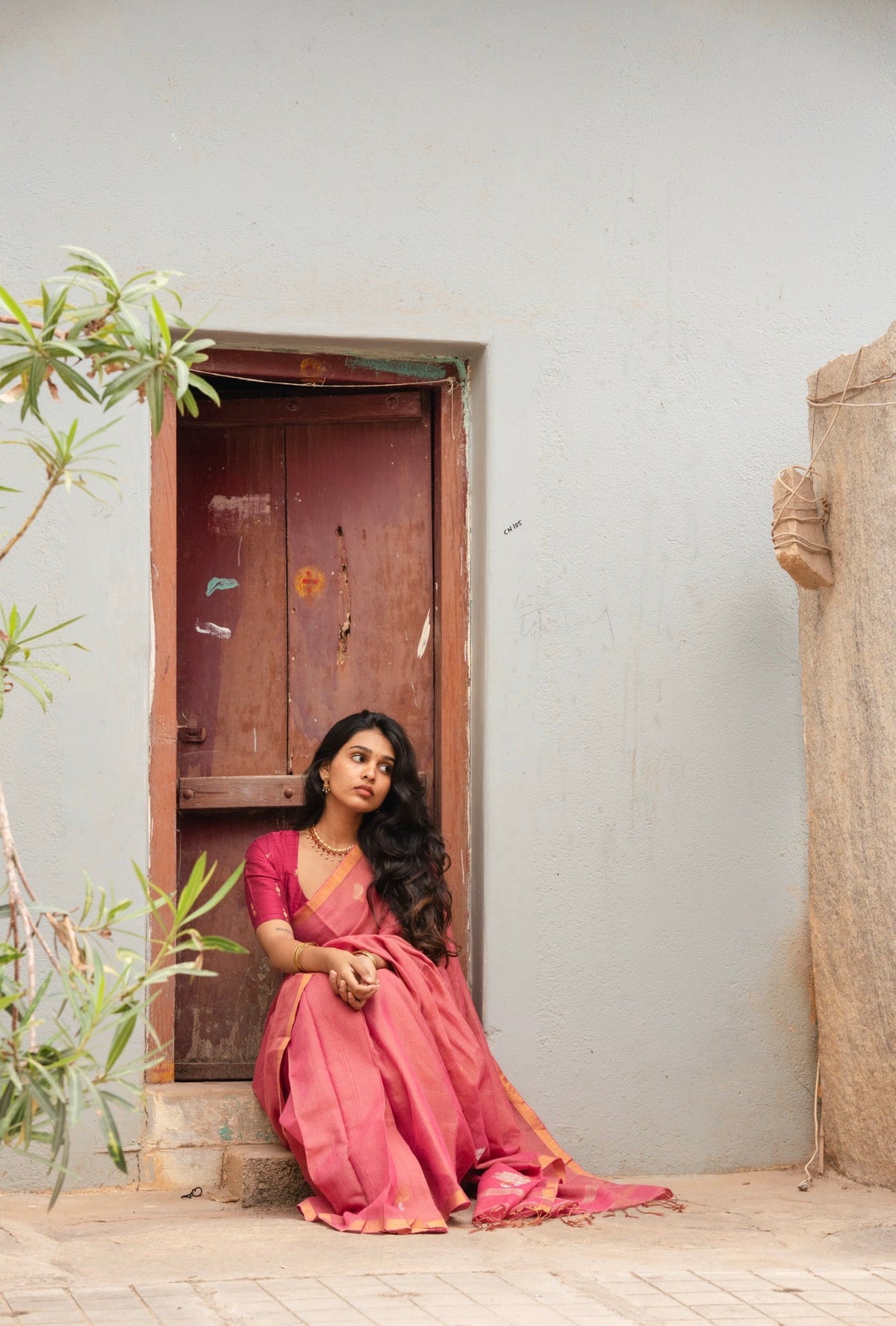 Kannagi-Linen tissue saree-Lotus