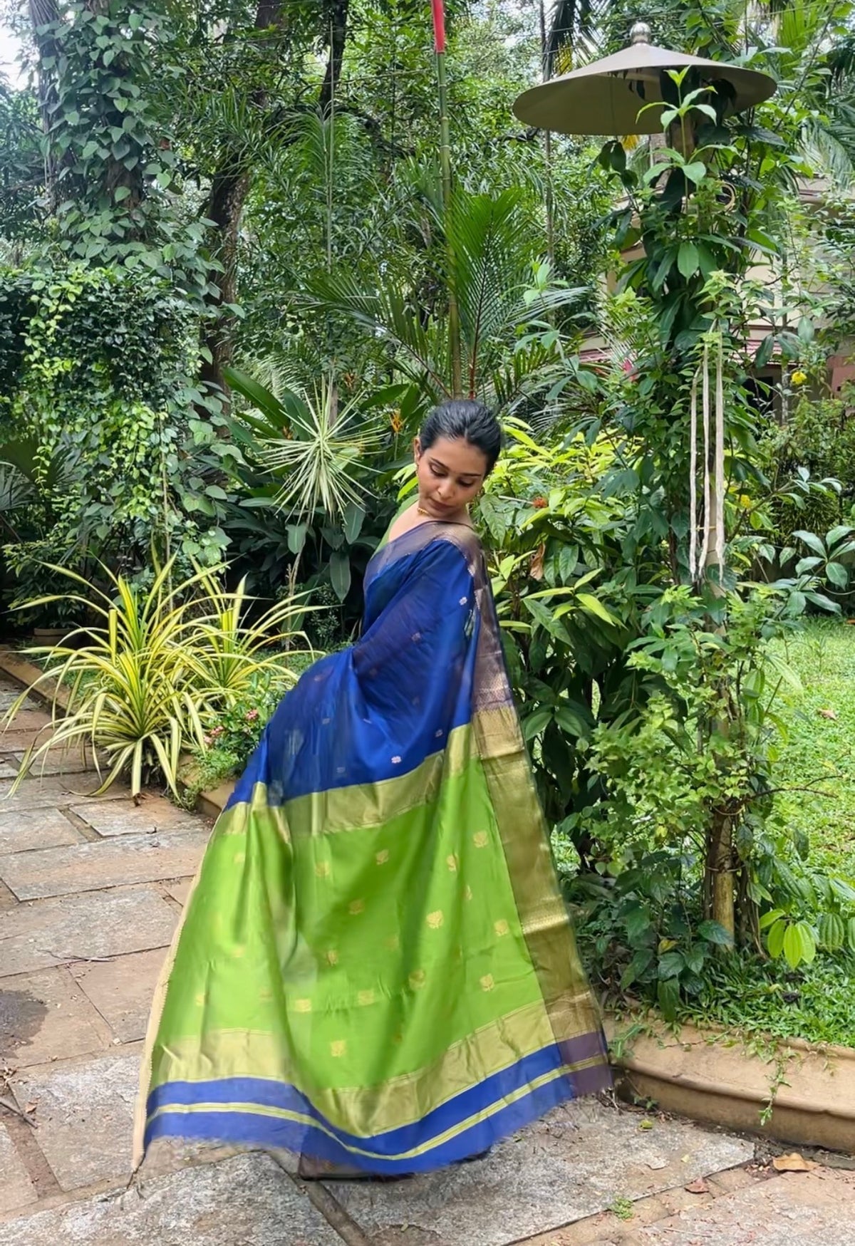 Sundari – Blue & Green Two-Tone Maheshwari Silk Saree