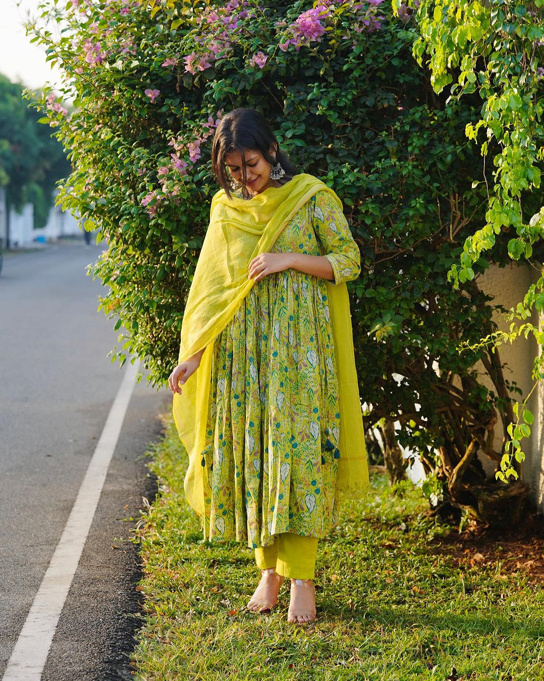 Iniyazh cotton kurta with handwork detailing