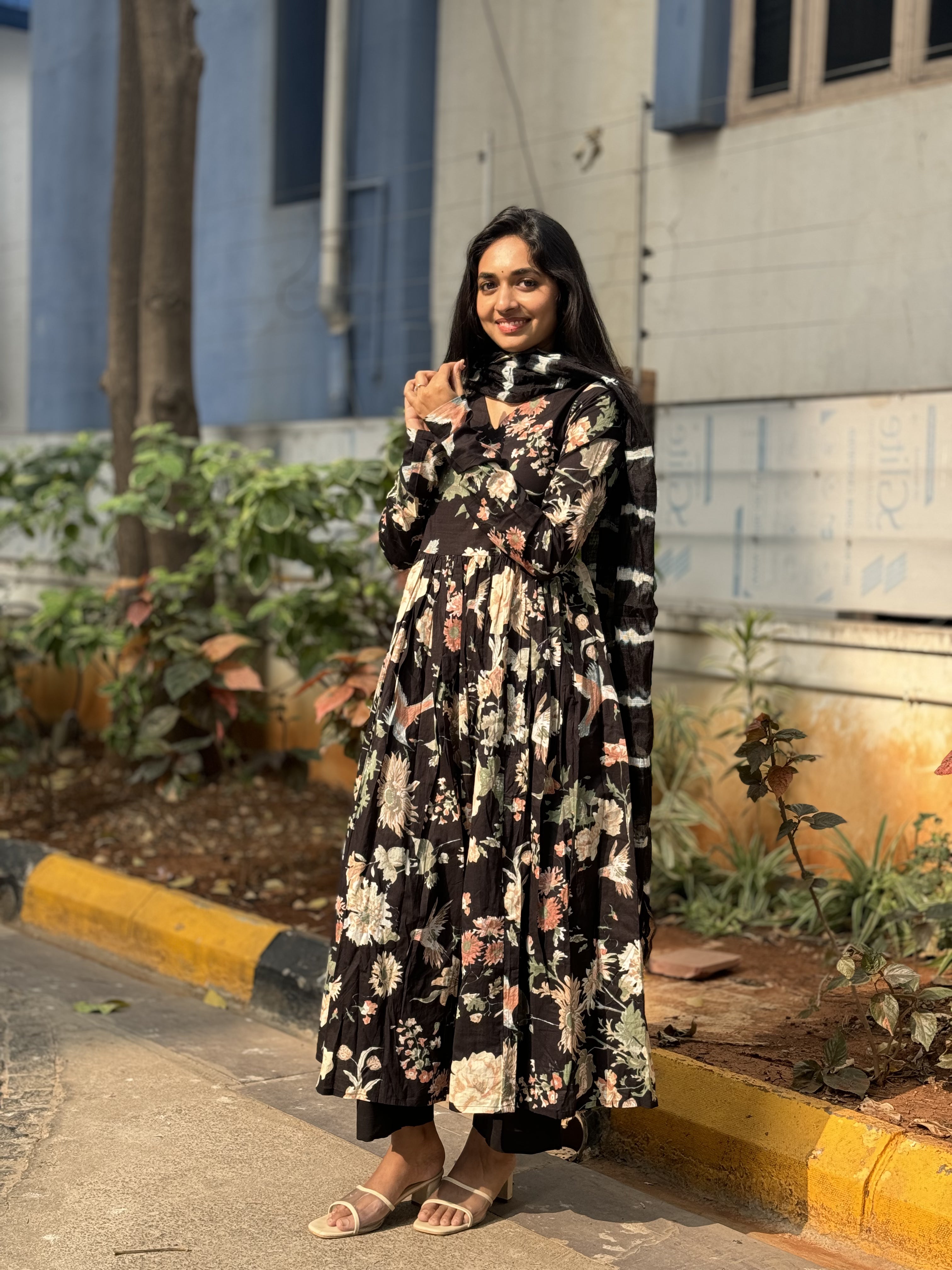 Kayalvizhi – Black Floral Alia-Cut Suit with Kota Dupatta
