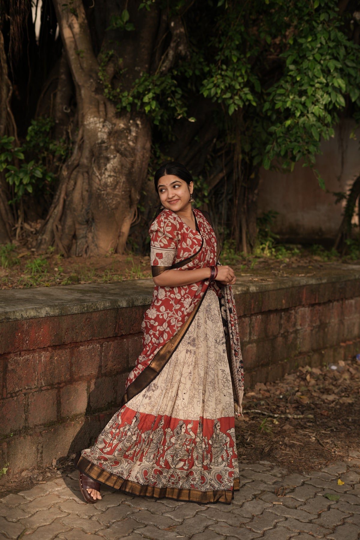 LAHARI-Red