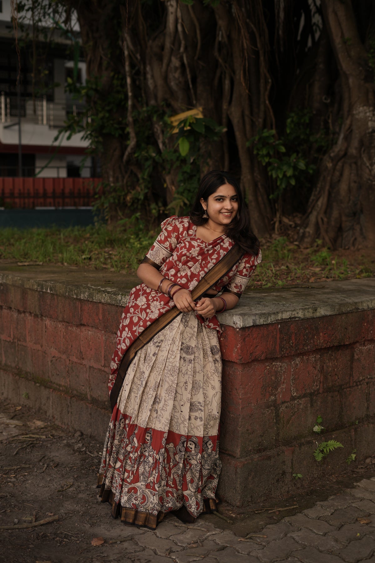 LAHARI-Red