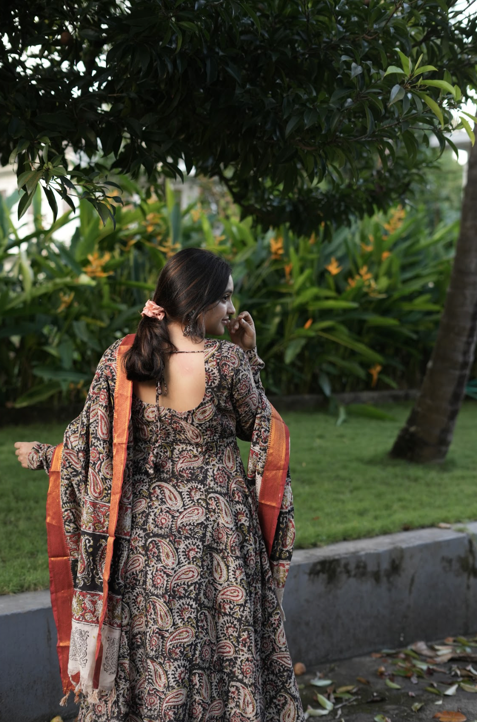 Yamini-Black