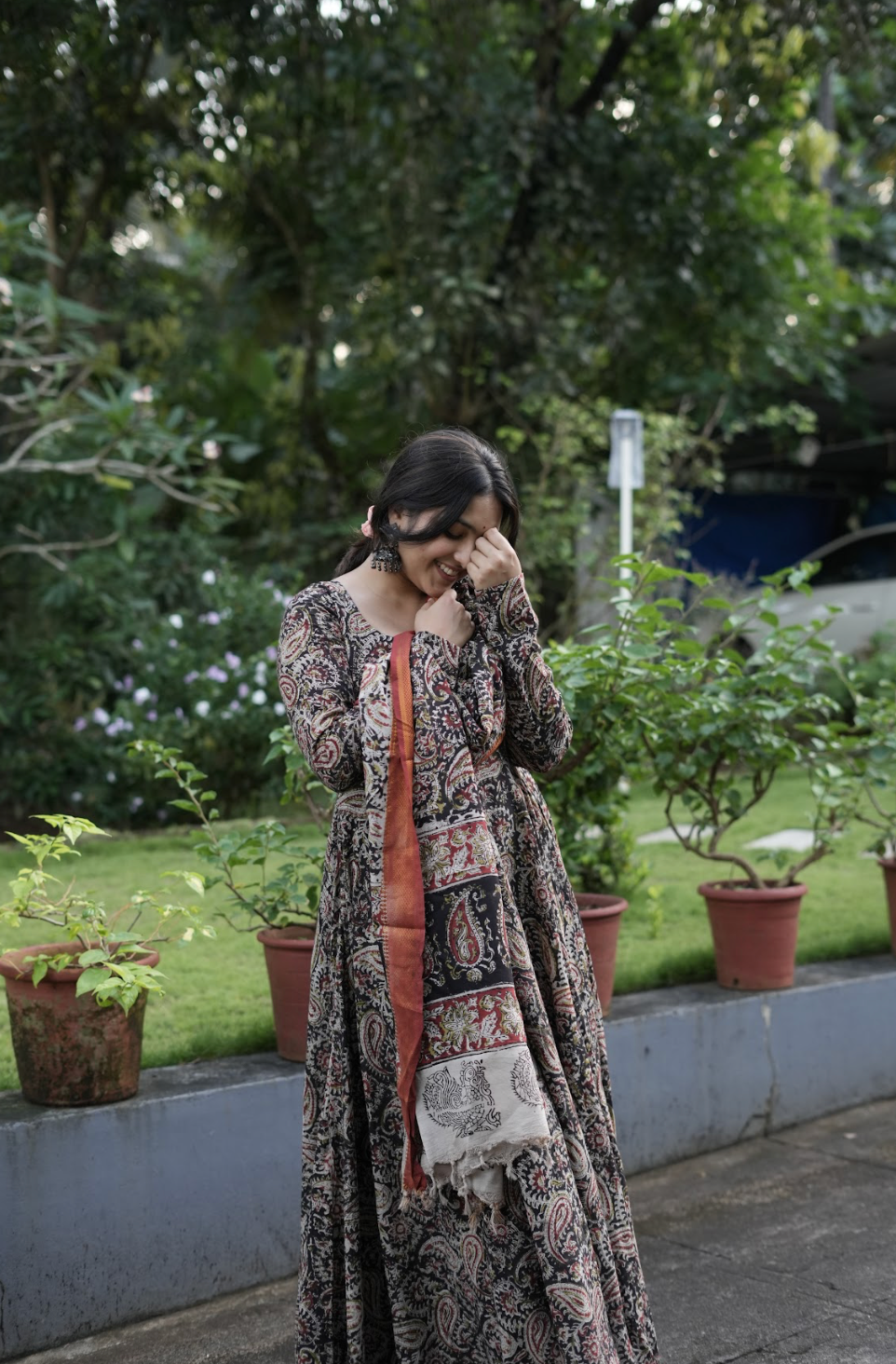 Yamini-Black