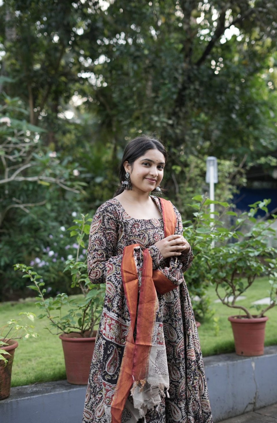Yamini-Black
