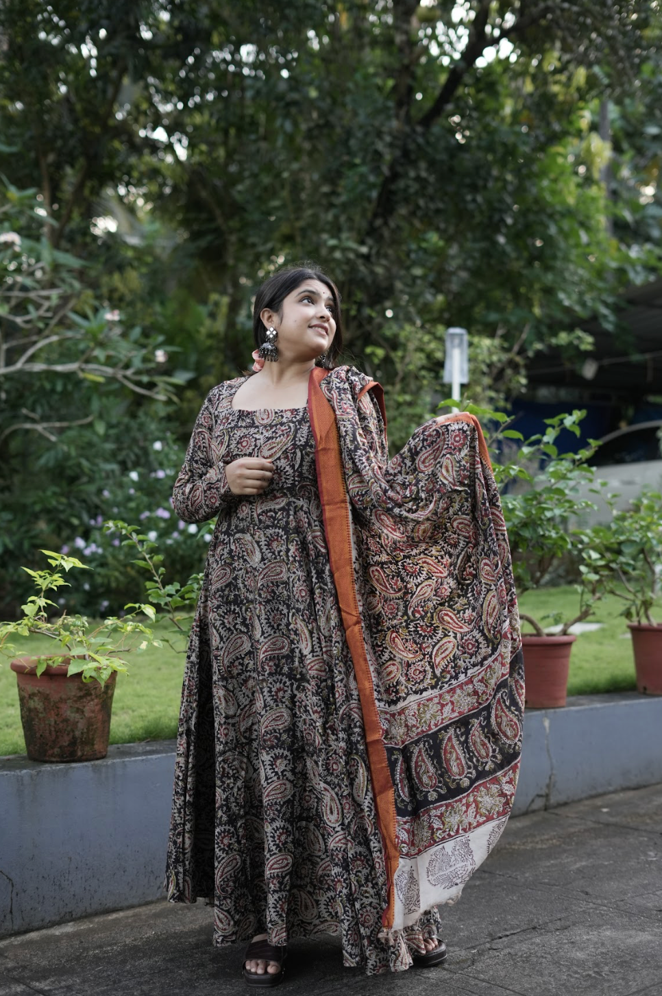 Yamini-Black