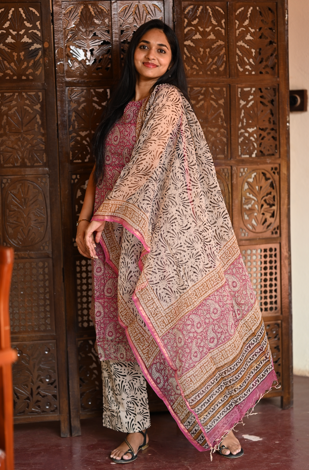 PRANATI -Pink paisley (sleeveless kota cotton suit)