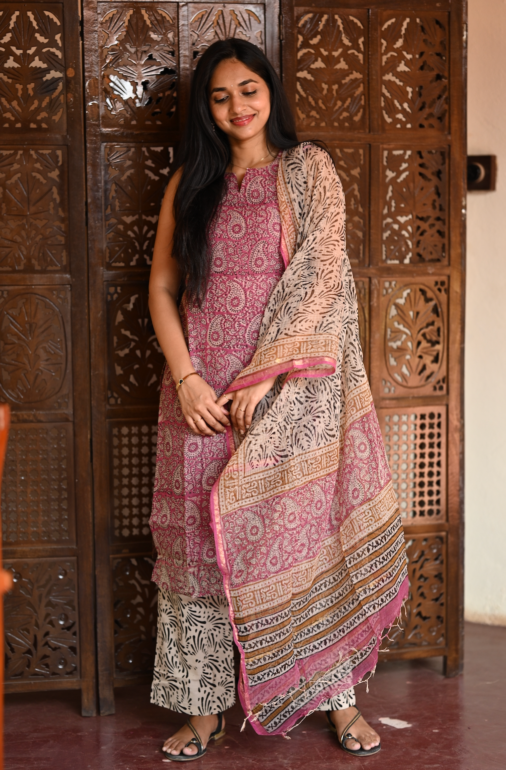 PRANATI -Pink paisley (sleeveless kota cotton suit)