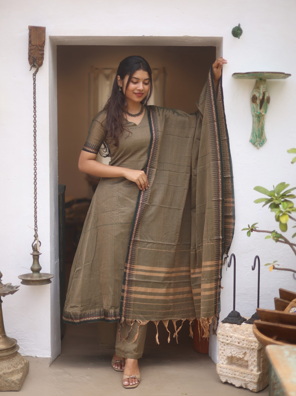 Vedha Akila – Grey Narayanpet Handloom A-Line Suit Set