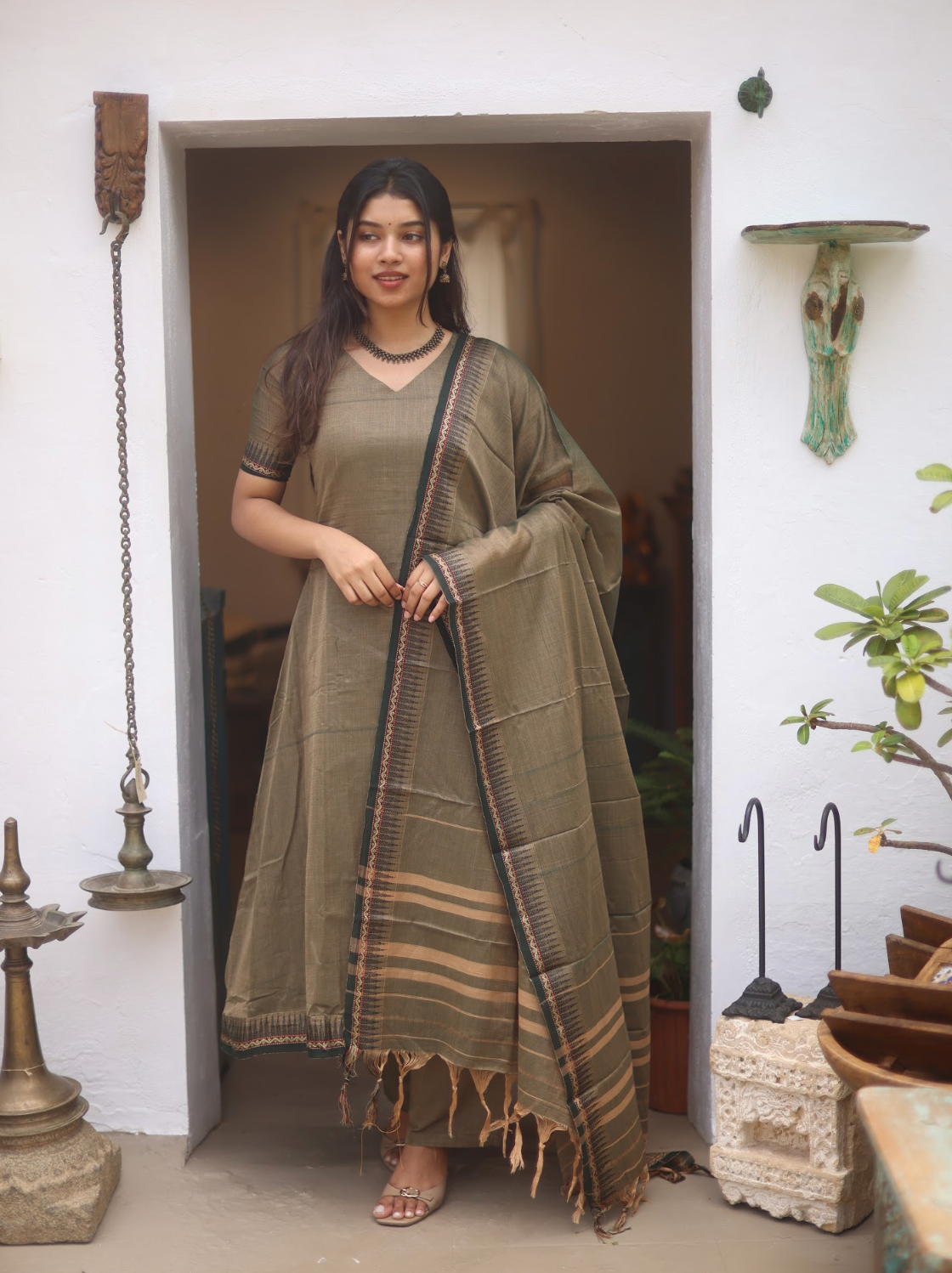Vedha Akila – Grey Narayanpet Handloom A-Line Suit Set