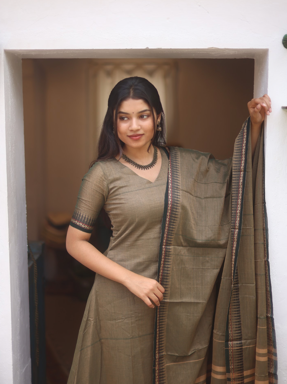 Vedha Akila – Grey Narayanpet Handloom A-Line Suit Set