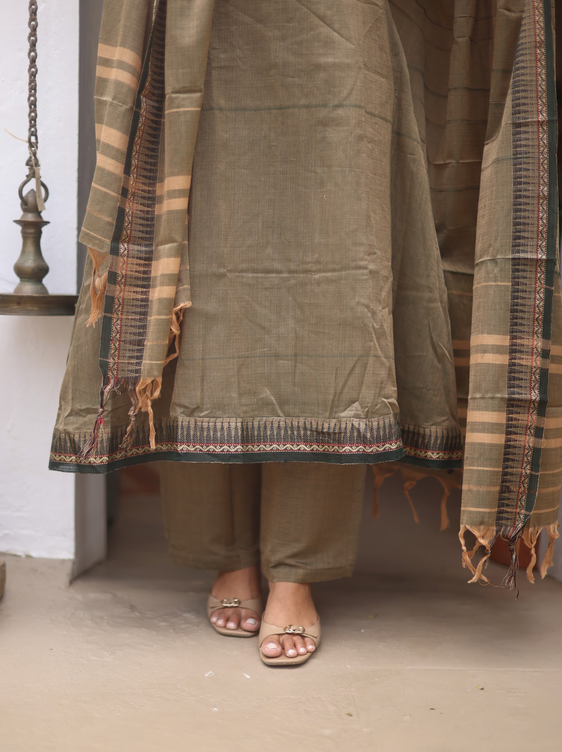 Vedha Akila – Grey Narayanpet Handloom A-Line Suit Set