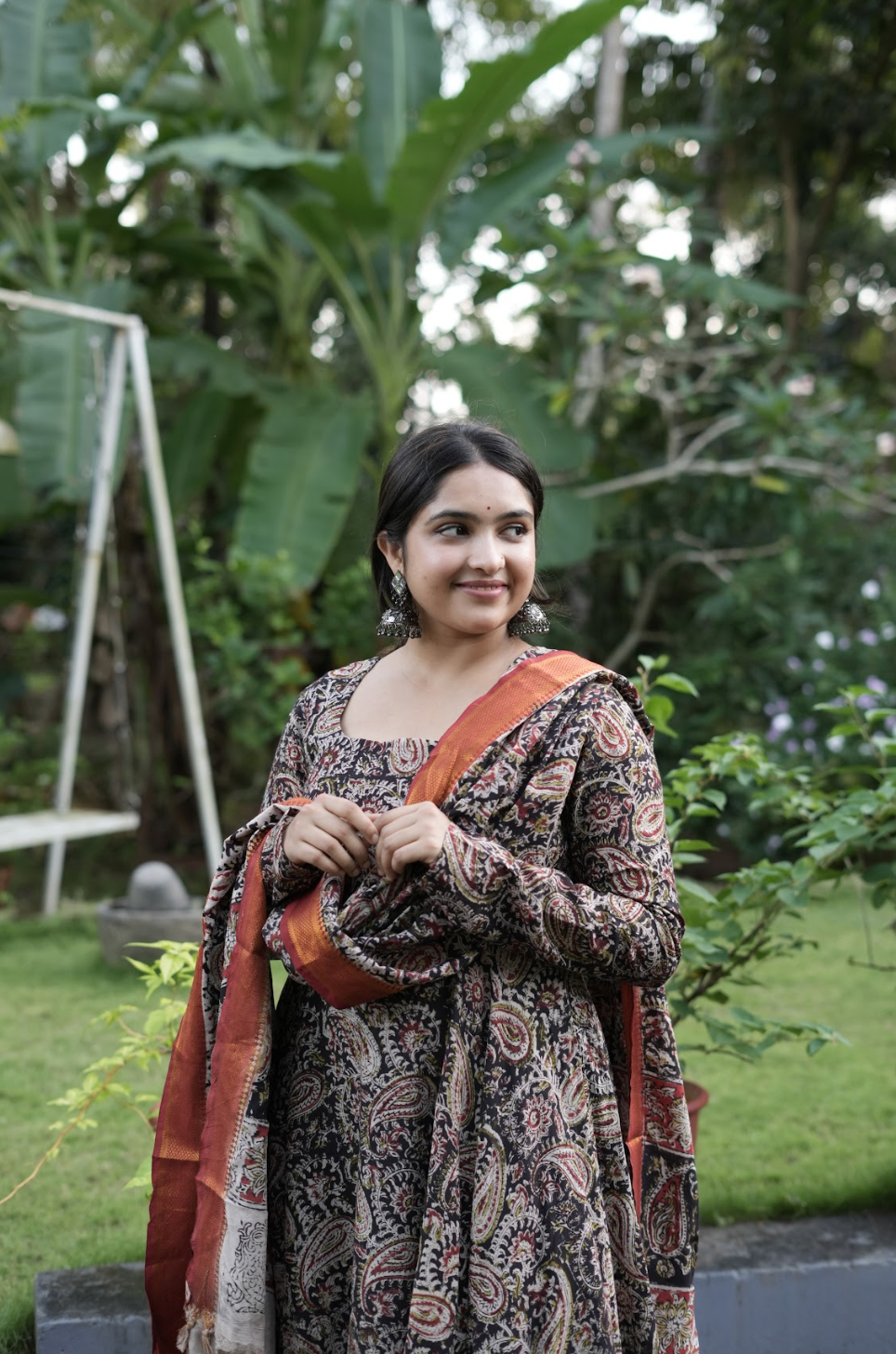 Yamini-Black