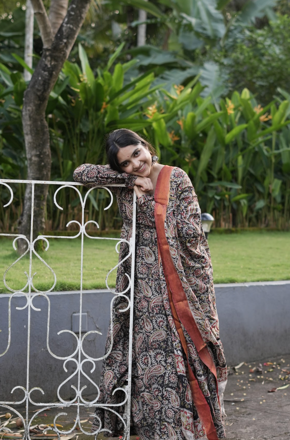 Yamini-Black