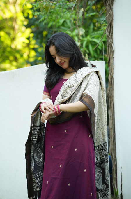 Elegant festive Narayanpet handloom outfit for women with plum ethnic styling and dupatta