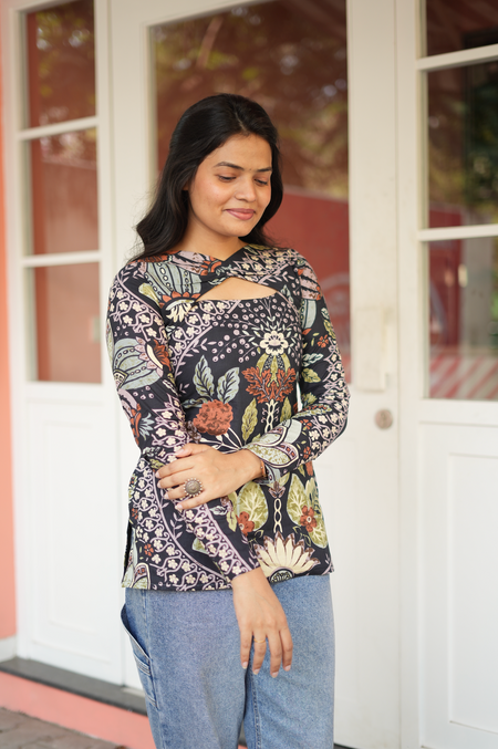 Jaipur cotton short Kurti in dark floral print – full sleeve with border, 28" length, everyday desi Indian wear