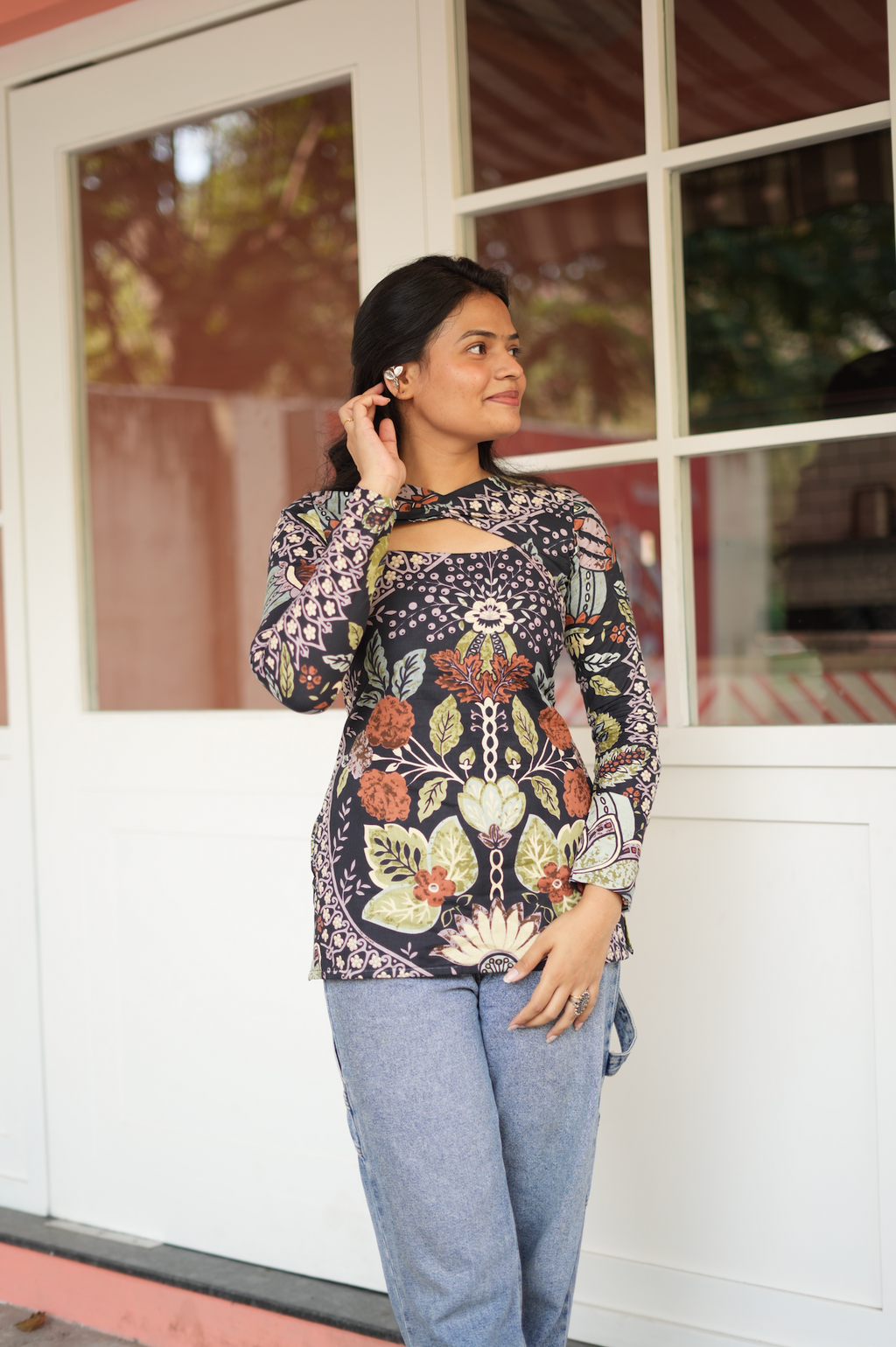 Right side view of pure cotton Jaipur Kurti with floral print and full length sleeves with border trim
Copy
