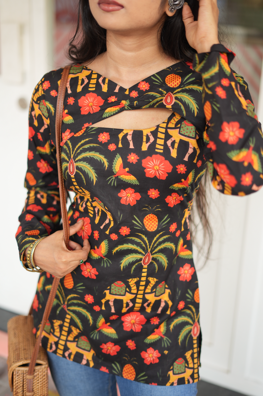 Close-up of keyhole cut neckline on Jaipuri block print cotton Kurti – zigzag adjustment knots detail