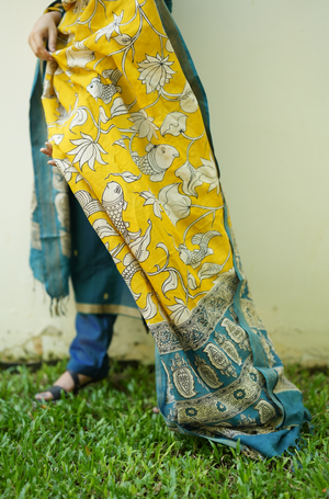 Close-up of Kalamkari dupatta border paired with teal blue Narayanpet handloom ethnic wear