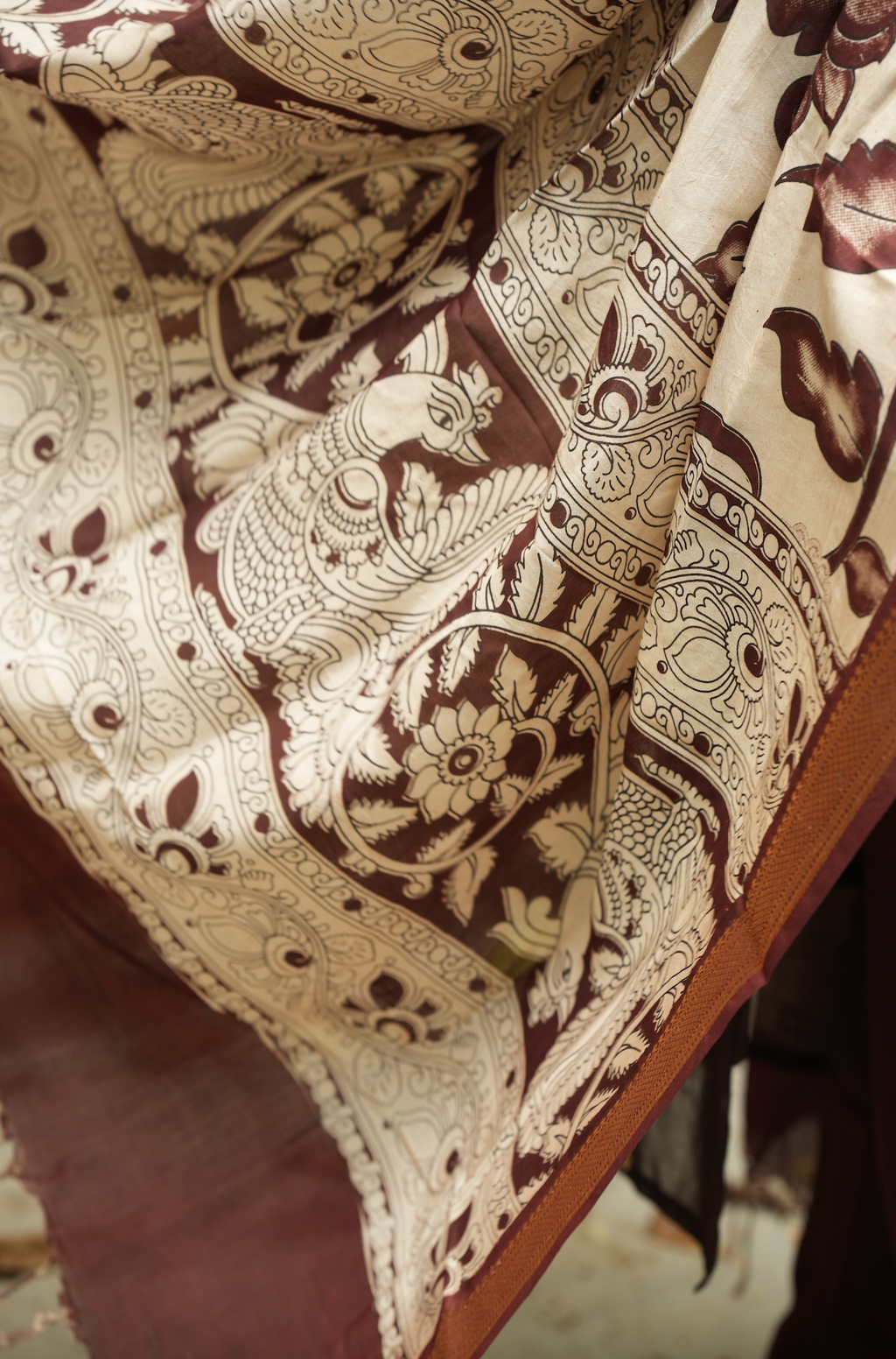 Close-up of pen Kalamkari dupatta print paired with Narayanpet handloom ethnic wear for women
Filename