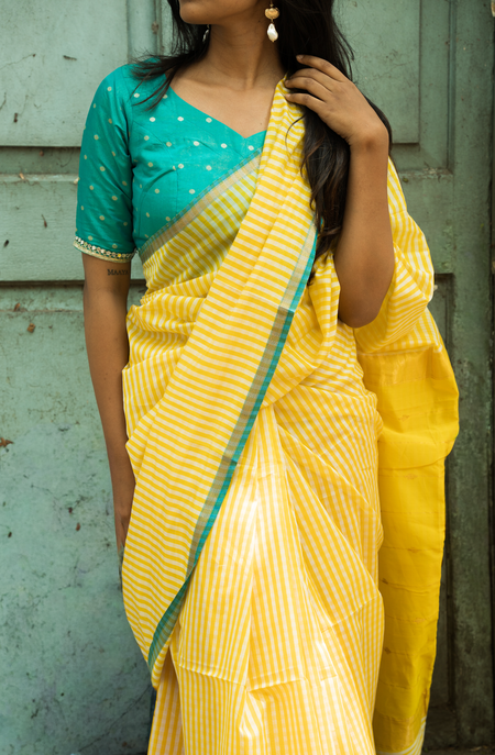 Close-up of broad handwoven border with chain butta detailing on Maheshwari silk saree