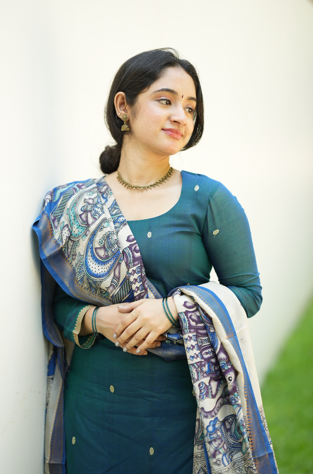 Peacock blue sleeveless handloom kurta with premium Kalamkari dupatta styling for festive occasions