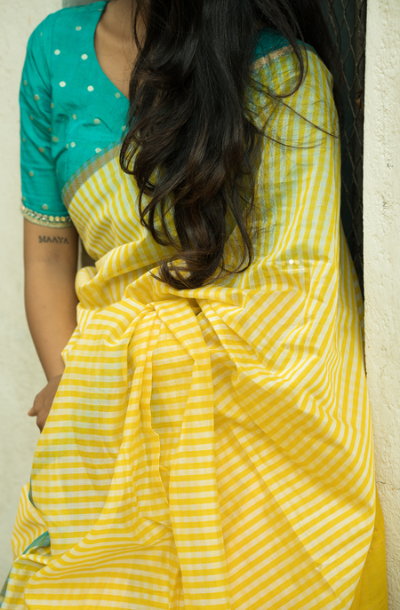 Close-up of broad handwoven border with chain butta detailing on Maheshwari silk saree